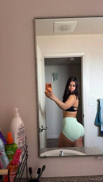 yoeli, 25  female escort, Allentown