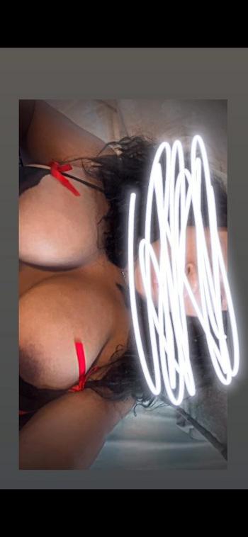 Pix, 26  female escort, Allentown